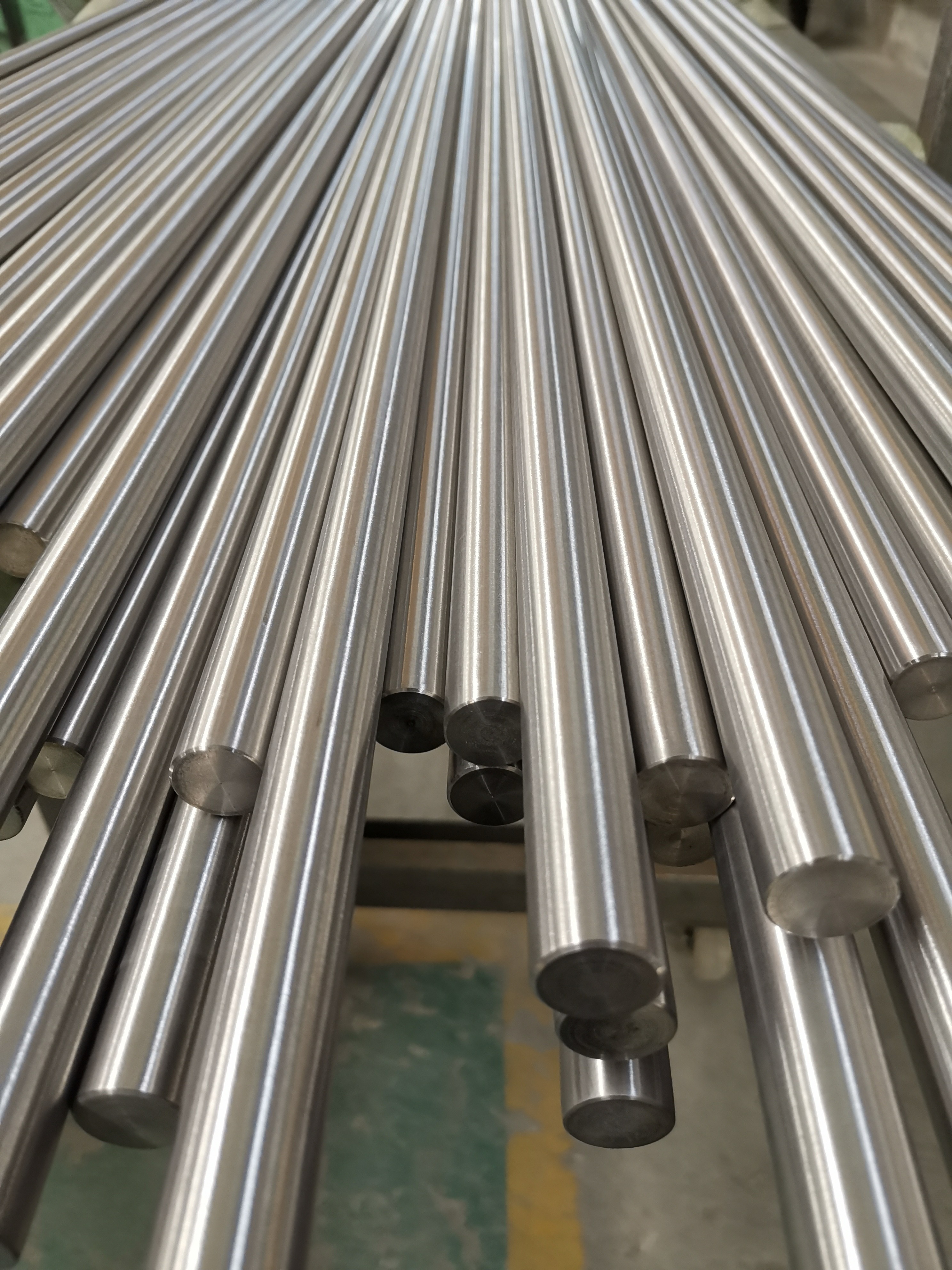 ASTM B348 Gr.2 cold rolled Titanium bars for sale. from China